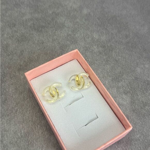 Chanel Transparent 2002 Interlocking CC Logo Earrings - Picture 6 of 10